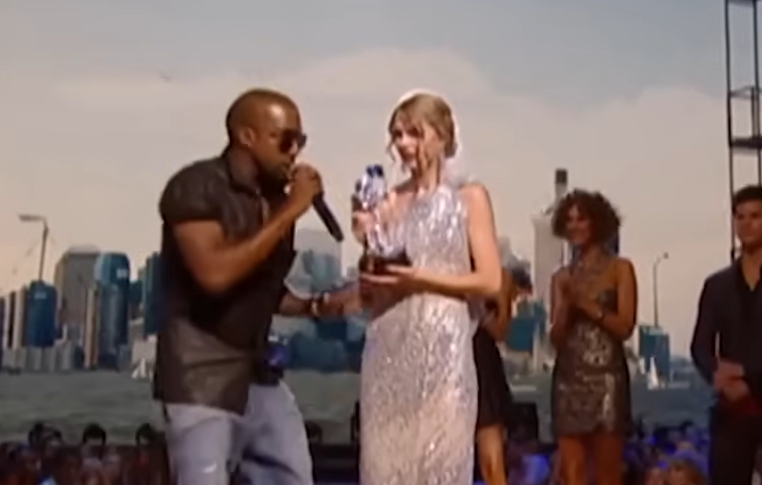 10 Most Embarrassing Live Streaming Accidents: Kanye Steals Taylor's Spotlight！