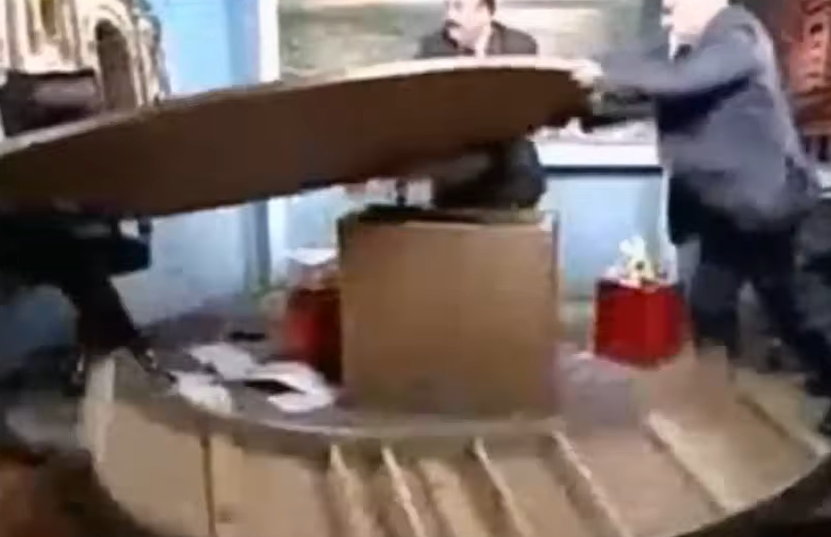 10 Most Embarrassing Live Streaming Accidents: Kanye Steals Taylor's Spotlight！